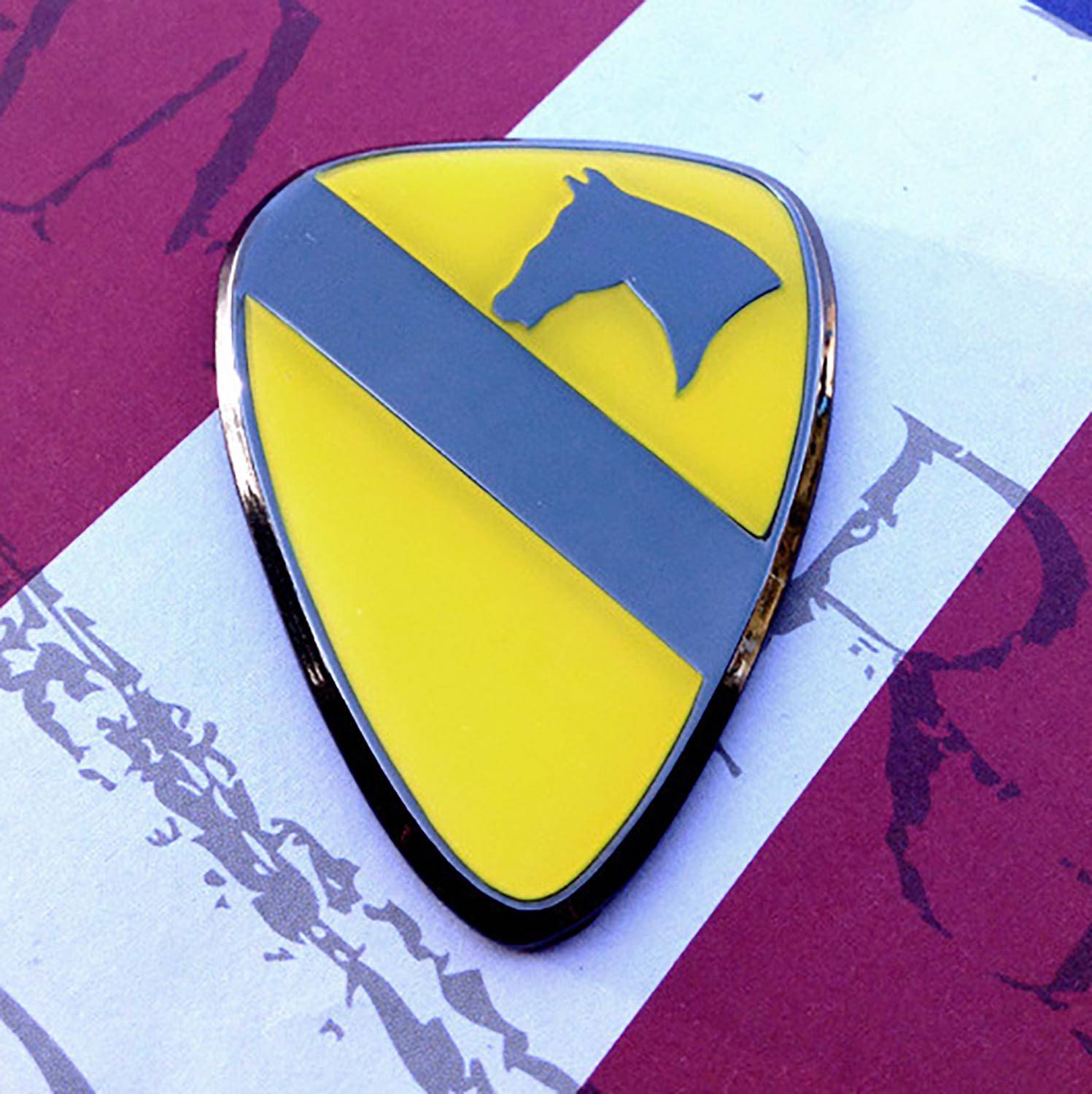 Auto Medals 1st Cavalry Division Metal Car Emblem