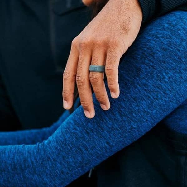 Qalo men's step edge silicone ring sale